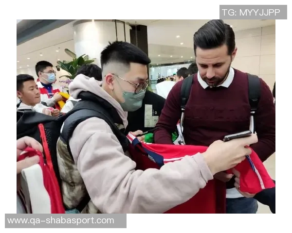 拜仁慕尼黑宣布皮萨罗启程亚洲行即将抵达成都展开活动