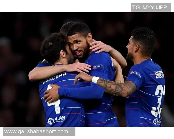 奇克重返英格兰国家队七年后获赠纪念帽子表达喜悦之情