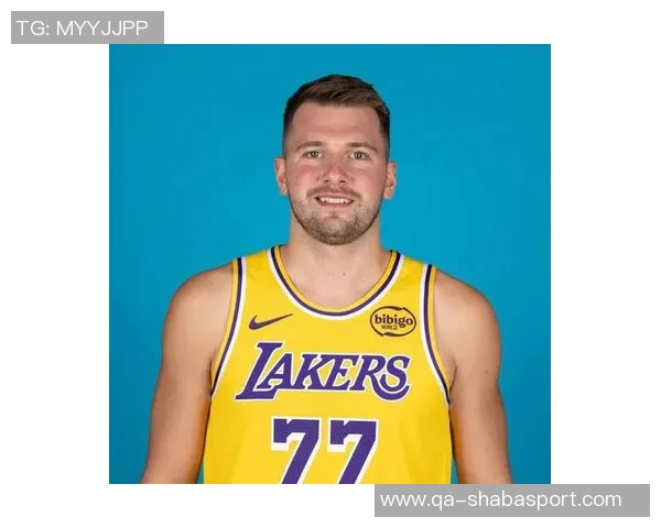 东契奇体重反弹双下巴现身腰腹部游泳圈引发关注 东契奇体重反弹双下巴现身腰腹部游泳圈引发关注